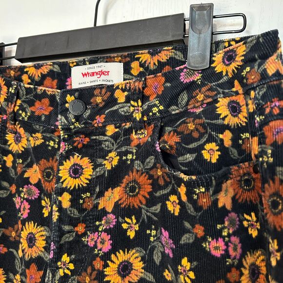 Wrangler high-rise fierce flare floral corduroy pants Size - Picture 2 of 14